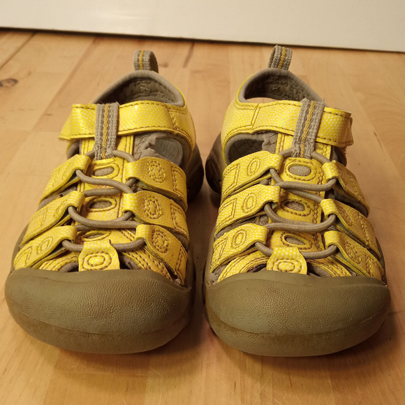 KEEN Newport Metallic Yellow Sandals Kids Size 10 - Picture 2 of 8